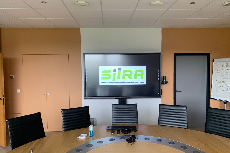 Découvrez l'écran interactif pour les salles de réunion M Technologie