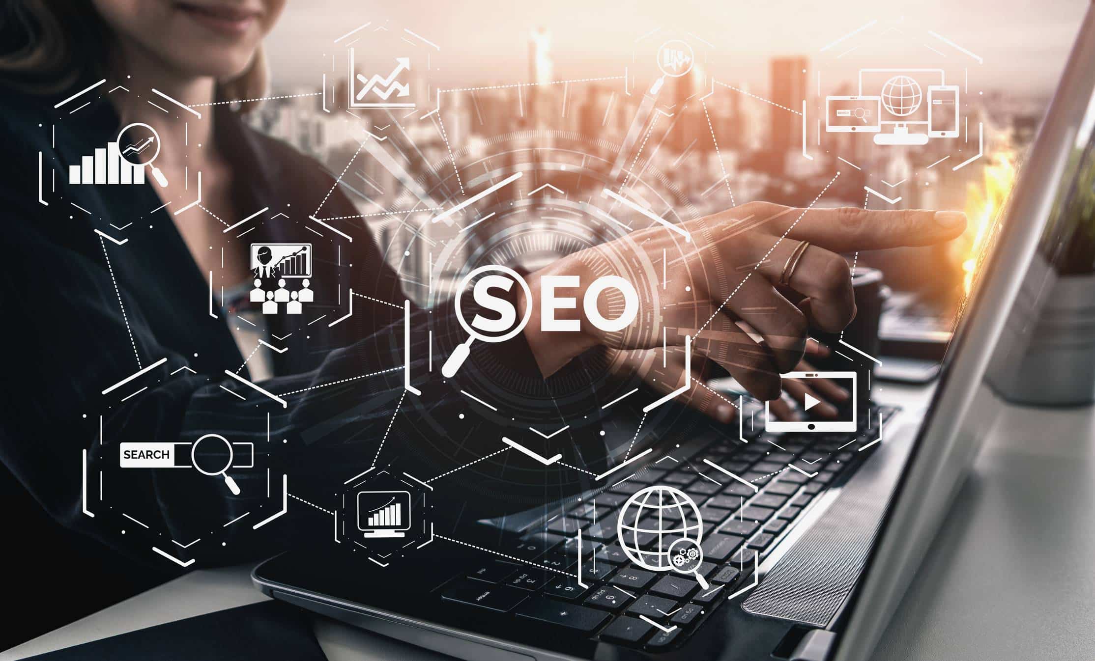 Ordinateur avec image SEO