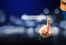 Un doigt sur un écran